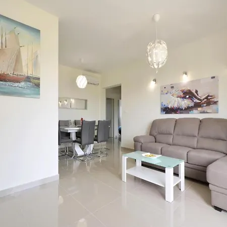 Apartament Sunshine - Three Bedroom With Balcony