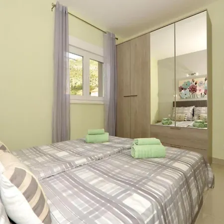 Daire Sunshine - Three Bedroom With Balcony *