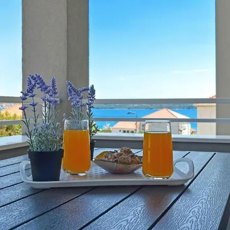 Sunshine - Three Bedroom With Balcony Daire