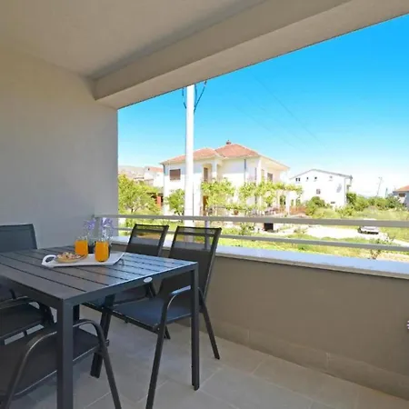 Daire Sunshine - Three Bedroom With Balcony Trogir