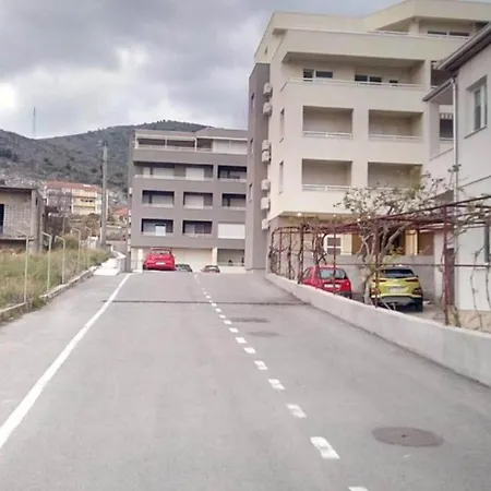 Sunshine - Three Bedroom With Balcony Trogir