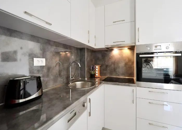 Sunshine - Three Bedroom With Balcony Apartmán