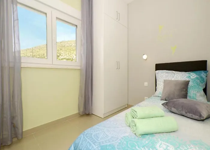 Sunshine - Three Bedroom With Balcony Apartament Trogir
