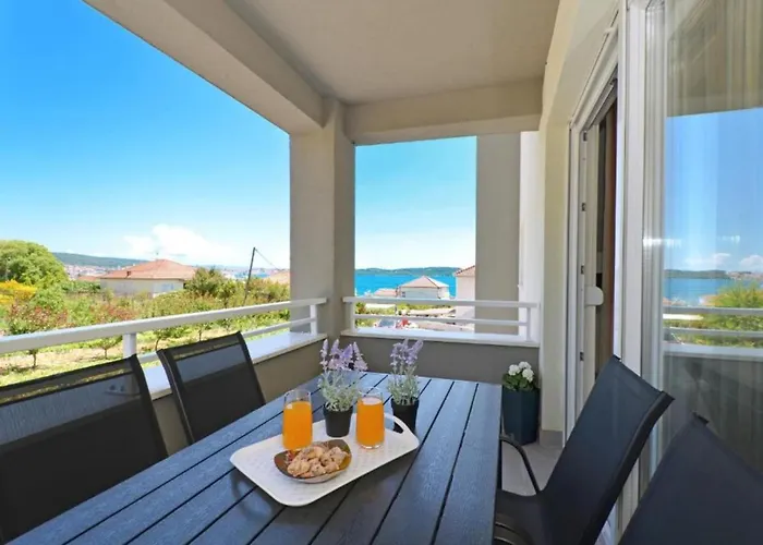 Sunshine - Three Bedroom With Balcony Trogir