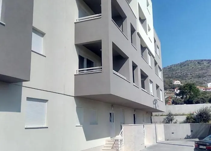 Sunshine - Three Bedroom With Balcony * Trogir