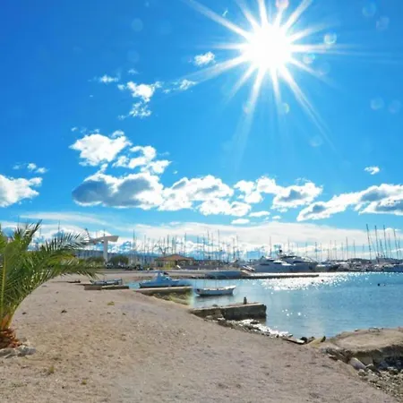 Sunshine - Three Bedroom With Balcony * تروغير