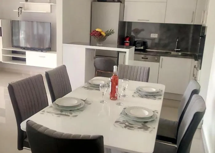 Sunshine - Three Bedroom With Balcony