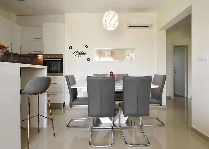 Sunshine - Three Bedroom With Balcony 公寓 特罗吉尔