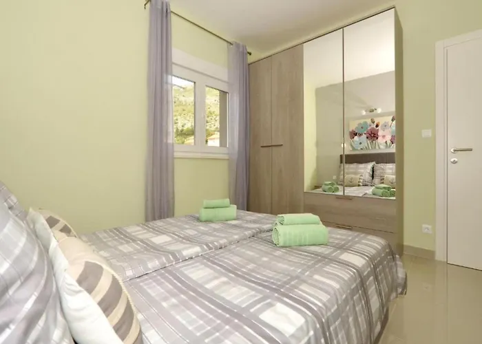 公寓 Sunshine - Three Bedroom With Balcony *