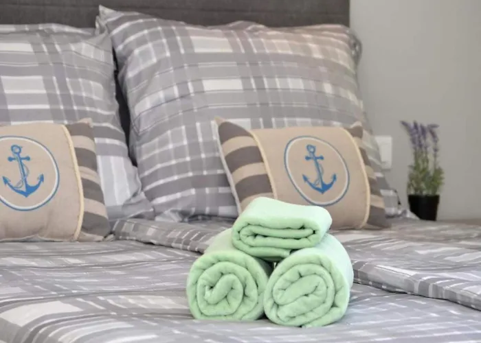 Sunshine - Three Bedroom With Balcony 公寓 *