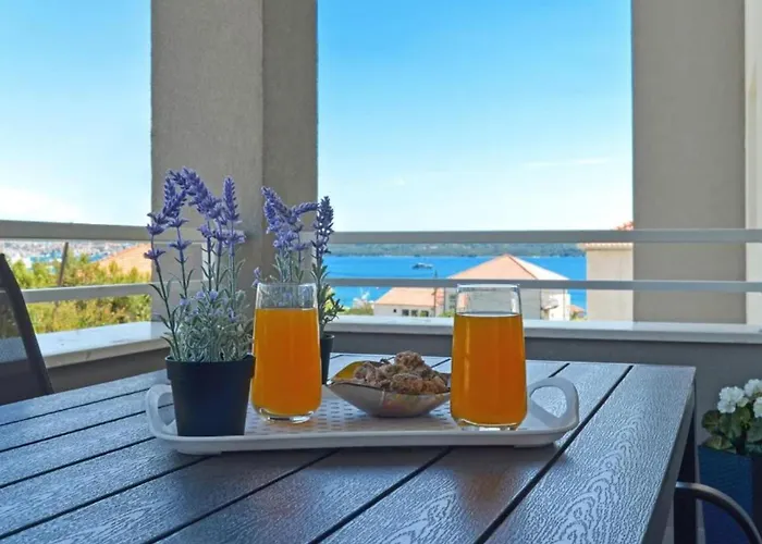 Sunshine - Three Bedroom With Balcony 公寓