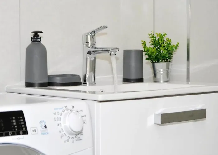 Sunshine - Three Bedroom With Balcony 特罗吉尔