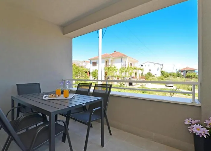 公寓 Sunshine - Three Bedroom With Balcony 特罗吉尔
