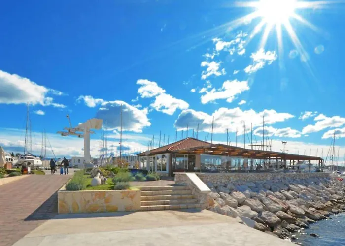 Sunshine - Three Bedroom With Balcony 公寓 *