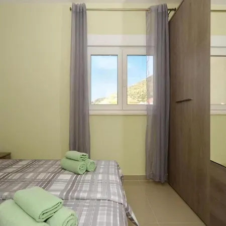 아파트 Sunshine - Three Bedroom With Balcony *